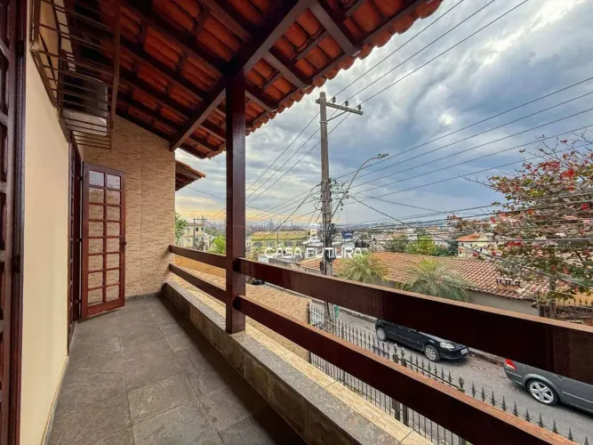 Casa com 5 dormitórios à venda, 243 m² por R$ 750.000,00 - Vila Mury - Volta Redonda/RJ
