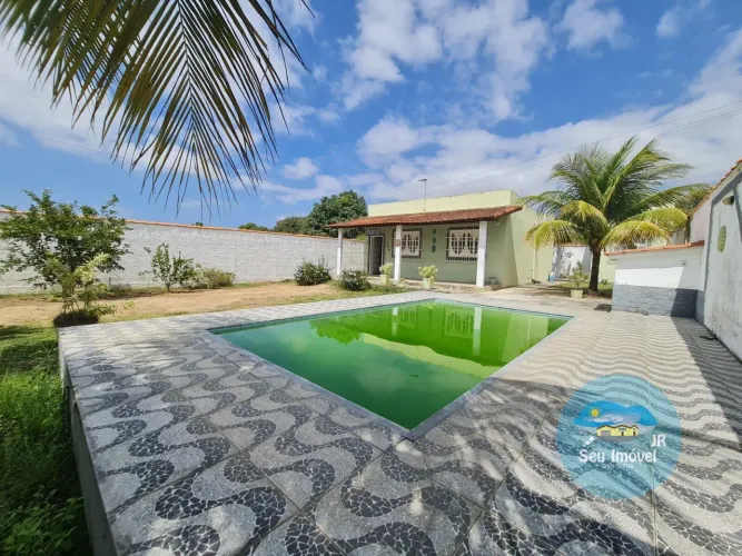 Casa com Piscina, 3 quartos, 2 suítes.
