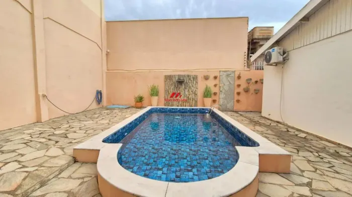 CASA À VENDA, 408M² DE TERRENO, 367M² CONSTRUÍDOS, BAIRRO JARDIM TROPICAL, CUIABA-MT REF: