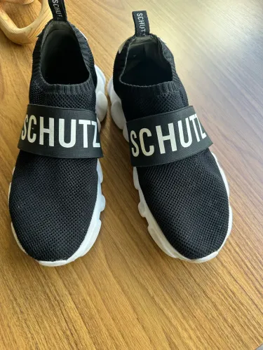 Tênis marca Shultz tamanho 38