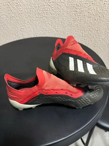 Chuteira adidas Modelo Profissional