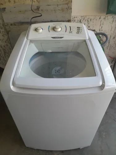 Lavadora de roupas Electrolux 13kg bem novinha. *