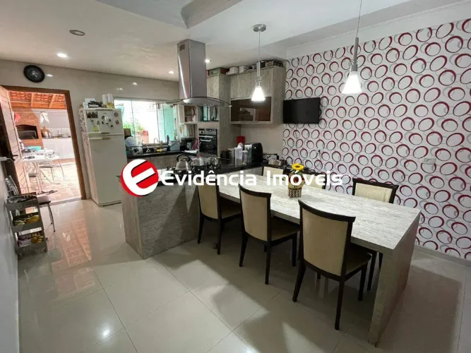 Sobrado à venda na Vila Assunção (Santo André) | 3 dorms, 1 suíte, 4 vagas e espaço gourme