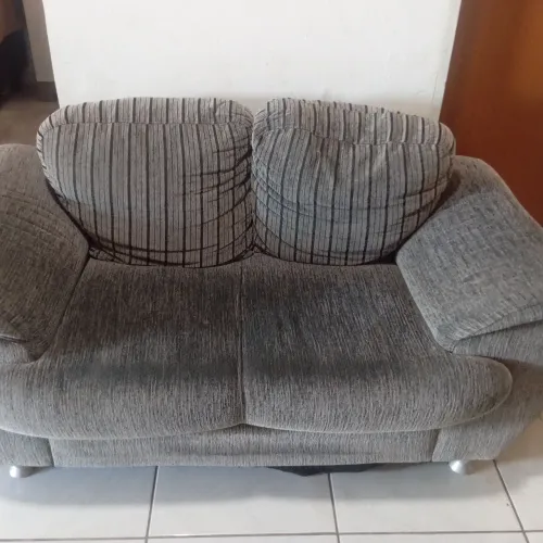 Sofa pequeno de dois lugares 