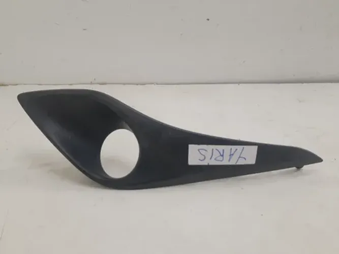 Moldura Farol Milha Toyota Yaris L.e 19/22 Original 21877 Preto Esquerdo