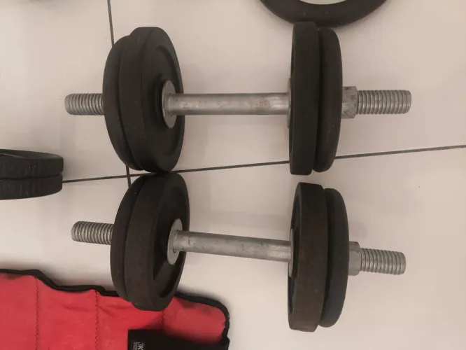 Equipamentos de academia (Barra de alteres, pesos, tornozeleira)