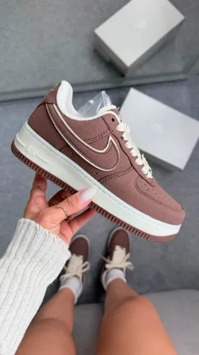 Tênis Casual Feminino Nike Air Force 1 '07 Low Marrom Cacao Disponível 34 AO 39 Entregas/E