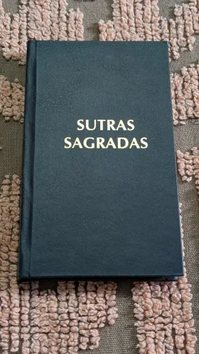 Vendo livro "Sutras Sagradas", de Masaharu Taniguchi, publicação oficial da Seicho-No-Ie.