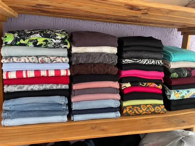 LOTE COM 30 PEÇAS DE ROUPAS - Cada peça a R$ 4,00
