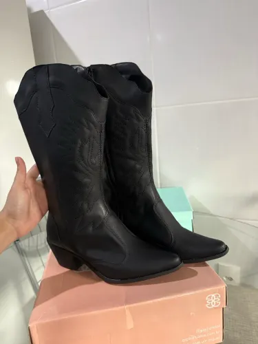 Botas 200$ cada.