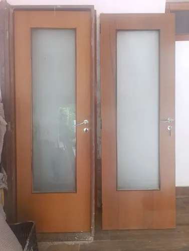 Porta madeira maciça completa com fechadura e batente