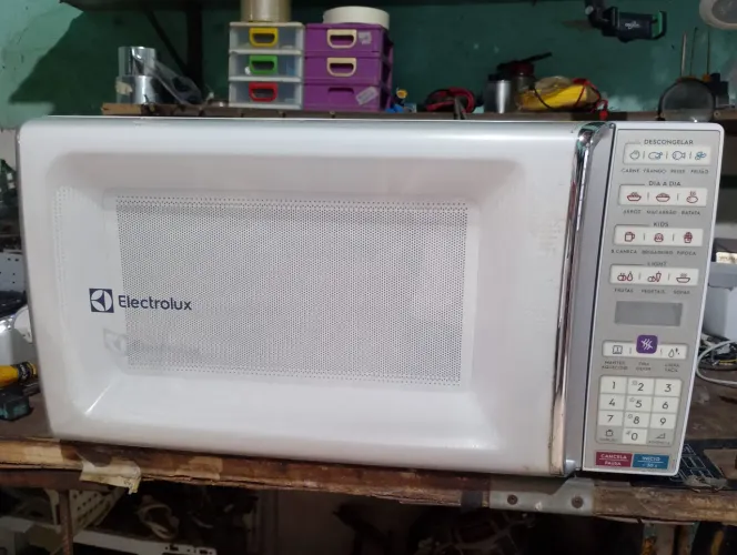 Microondas Eletrolux 31 litros