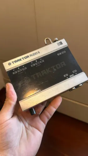 Placa de audio Traktor audio 6