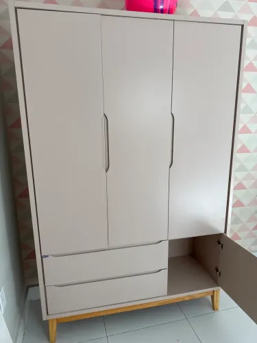 Guarda roupa infantil rosa