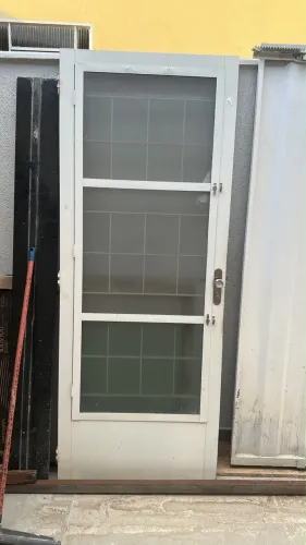 PORTA DE ALUMÍNIO COM VIDRO