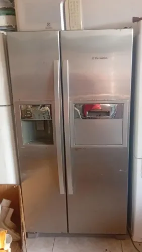 Geladeira syde by syde Electrolux