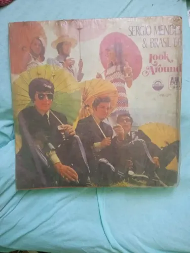 Disco de vinil original Look Around (1968) de Sérgio Mendes & Brasil '66