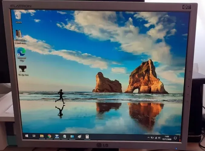 Vendo 3 monitores ( valor pelo lote)