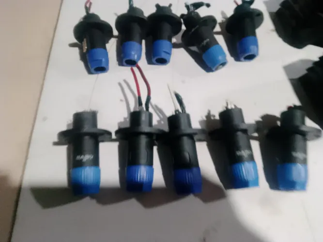 Plug speakon