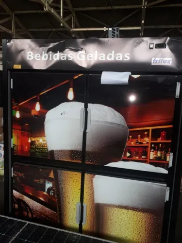 CERVEJEIRA FRILUX 4 PORTAS CEGA ADESIVADA 220V-MODELO RF055 PLUS= 720 GARRAFAS