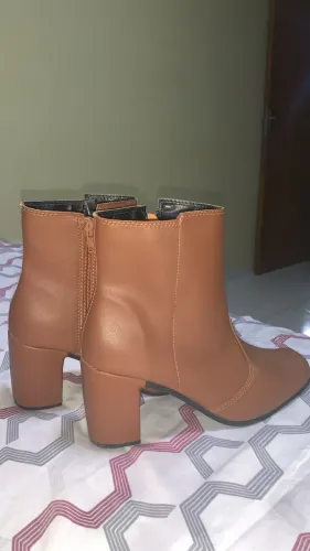 Bota de couro feminina