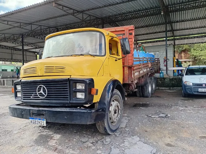 CAMINHAO MERCEDES - PRA VENDER LOGO