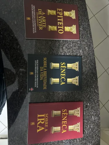 Box 3 livros Estoicismo - Sobre a Ira, Sobre a Brevidade da Vida, Encheiridion