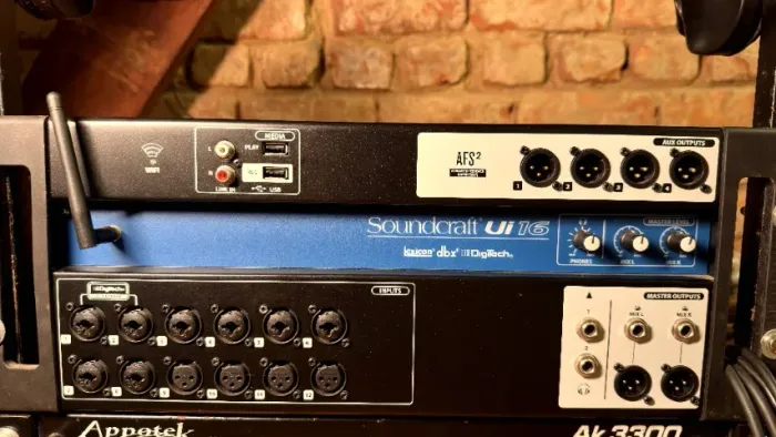 Mesa de Som Soundcraft Ui16 Digital 16 Canais Wireless Excelente Estado