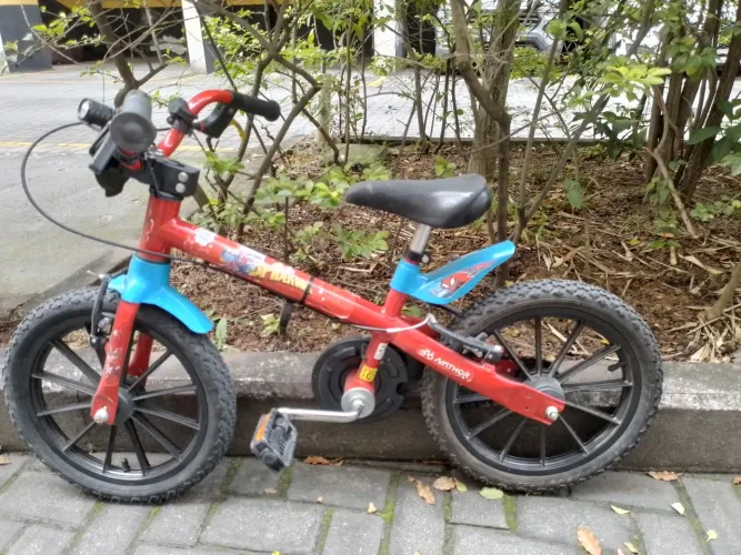 Bicicleta infantil Nathor Spiderman vermelha excelente estado