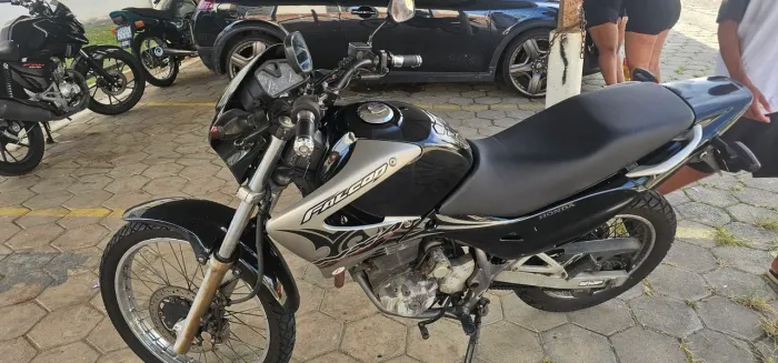 Vendo Falcon  com baixo KM