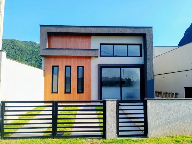 LINDA CASA EM CONDOMÍNIO FECHADO