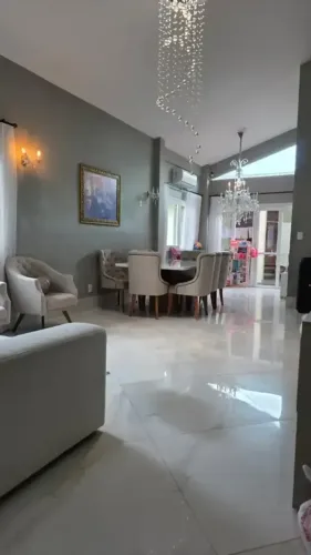 CONDOMÍNIO ALPHA GARDEN, VENDO BELÍSSIMA CASA COM 3 QUARTOS SENDO 1 SUÍTE, FINO ACABAMENTO