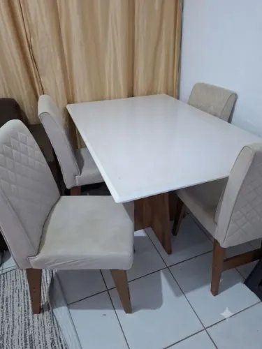 Mesa 4 cadeiras.