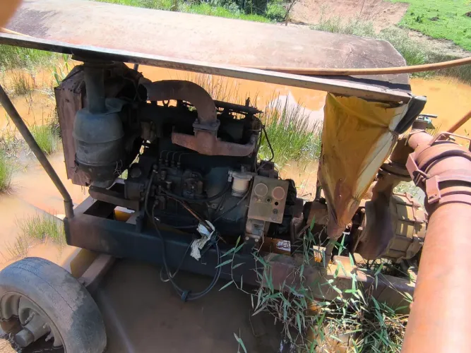 Motor de irrigação com bomba + 40 barras de cano