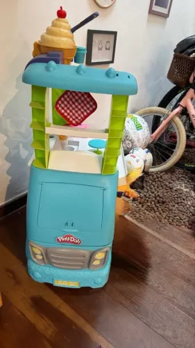 Caminhão de Sorvete Play-Doh