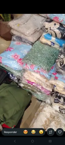 Lote de roupas usadas