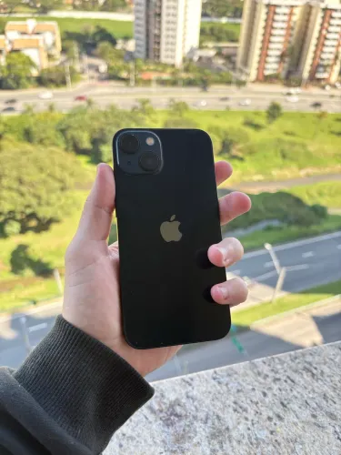 iPhone 13 excelente estado