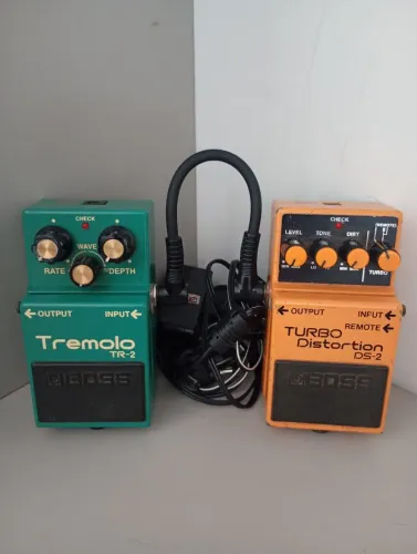 2 pedais Boss Tremolo e Distorção 