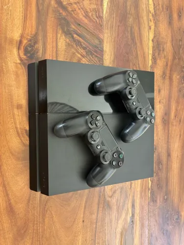 PlayStation 4 (PS4)