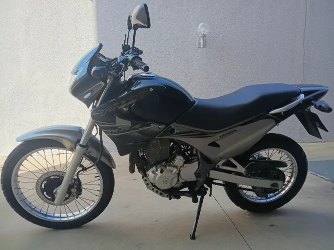 Falcon 400cc preta top
