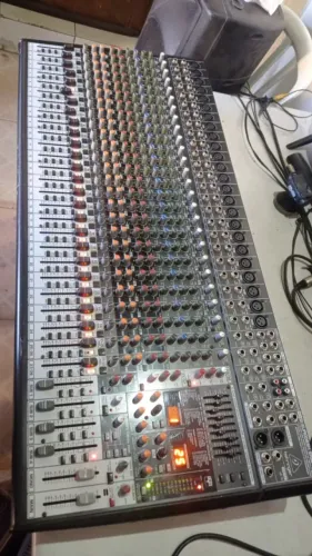 Mesa de Som Top. 32 canais +