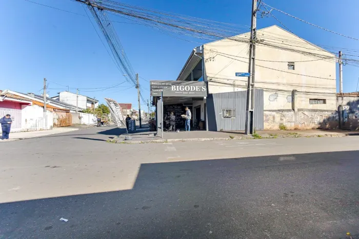 vendo ou troco sobrado residêncial e comercial no bairro Umbará