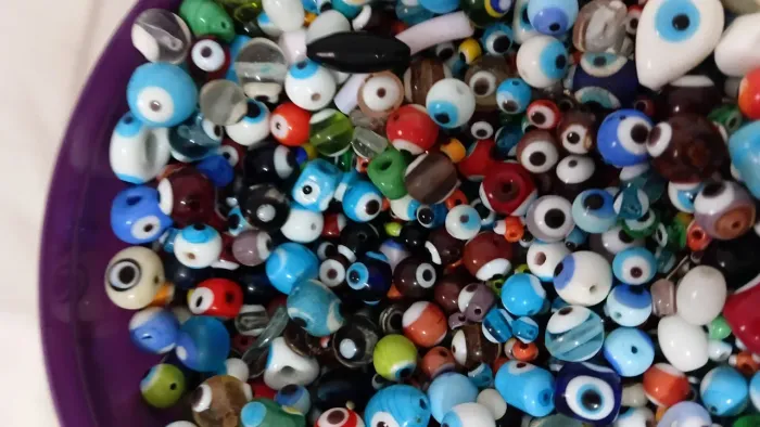 Miçangas para colar, pulseiras, japamalas etc Peças em murano olho grego e outros