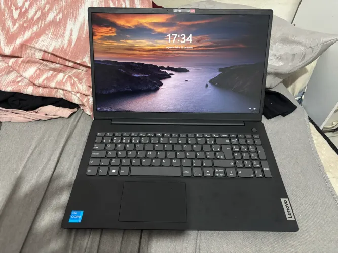 Notebook Lenovo V15 G4 IRU - i5 13ª Geração / 16GB RAM / SSD 512GB