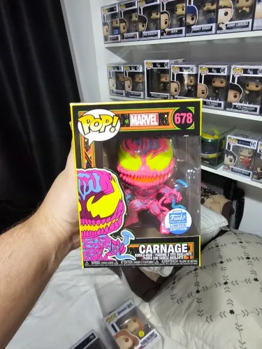 Funko Pop Marvel Carnage 678 Black Light - Edição Limitada Funko Shop (Raro). Com Protetor
