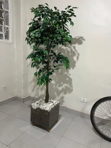 Planta artificial com vaso