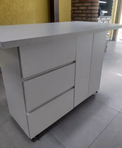 Mesa Branco MDF Novinha, Base Armário e 3Gavetas/Corrediças Telescópicas/Rodízios silicone
