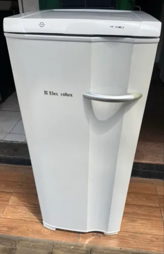 Freezer Electrolux vertical 143 litros