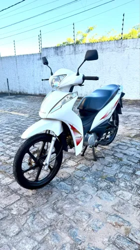 Avelloz 2022 Oportunidade único dono baixa km