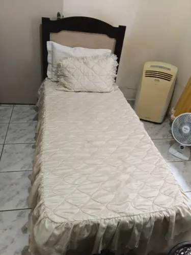 Cama de solteiro com colchão seminovo nova